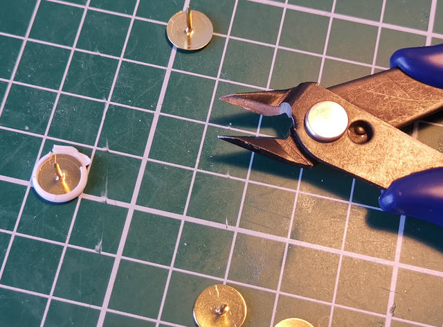 remove the plastic from the push pin